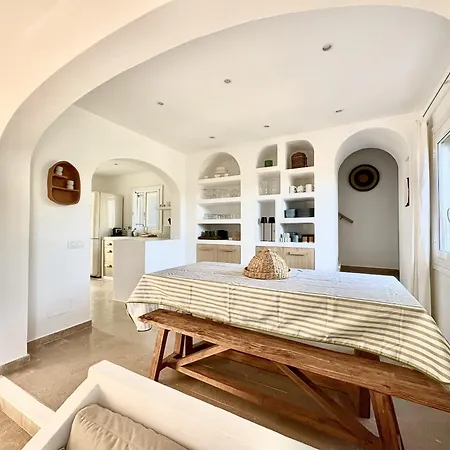 Seaview Escape: Spacious Villa For 8 別荘 Cala Llonga