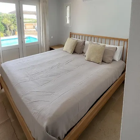 Seaview Escape: Spacious Villa For 8 別荘 Cala Llonga