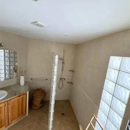 別荘 Seaview Escape: Spacious Villa For 8 *