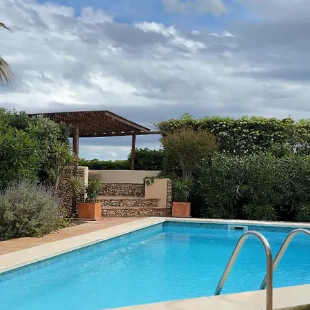 Seaview Escape: Spacious For 8 * Cala Llonga (Menorca)