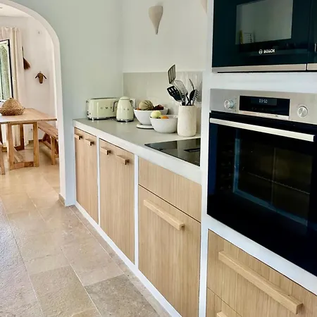 Seaview Escape: Spacious For 8 Holiday home