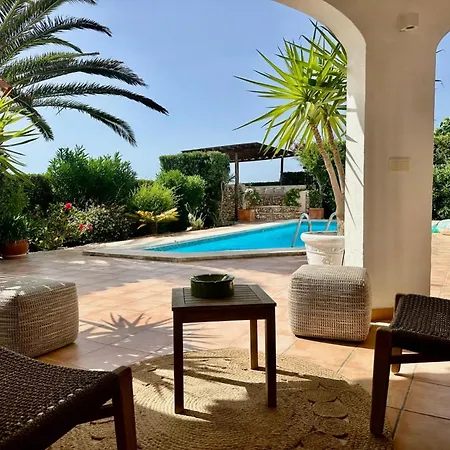Seaview Escape: Spacious For 8 Holiday home *