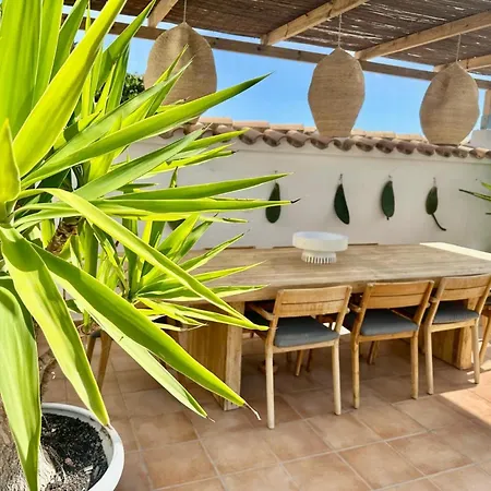Holiday home Seaview Escape: Spacious For 8 *