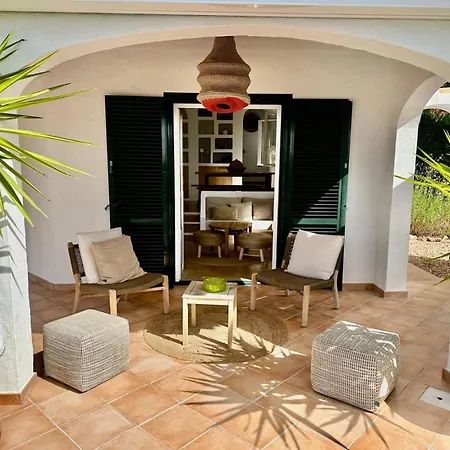 Seaview Escape: Spacious For 8