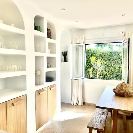 Seaview Escape: Spacious For 8 *