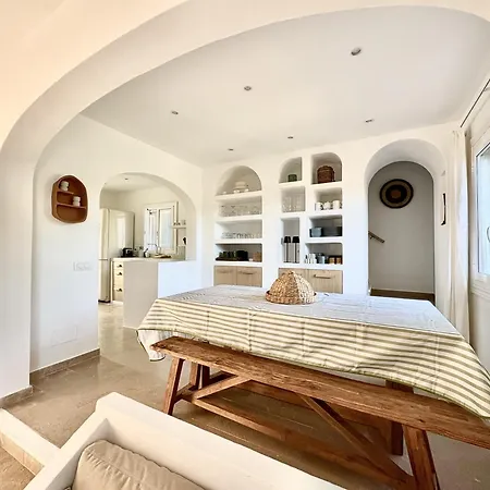 Seaview Escape: Spacious For 8