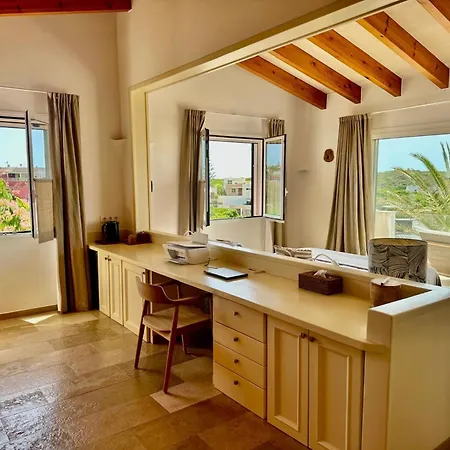 Seaview Escape: Spacious For 8 * Cala Llonga (Menorca)