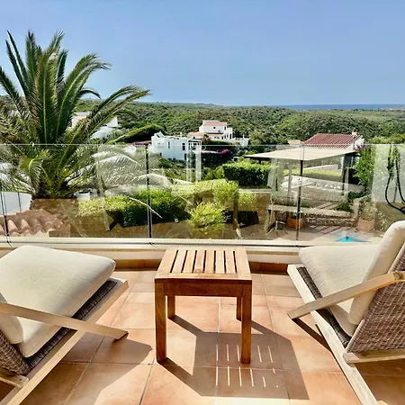 Seaview Escape: Spacious For 8 Cala Llonga (Menorca)
