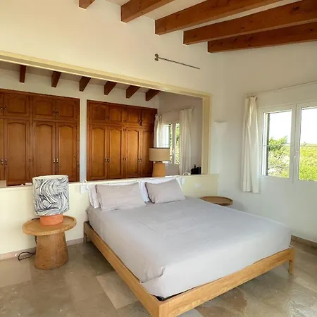 Seaview Escape: Spacious For 8 Holiday home *
